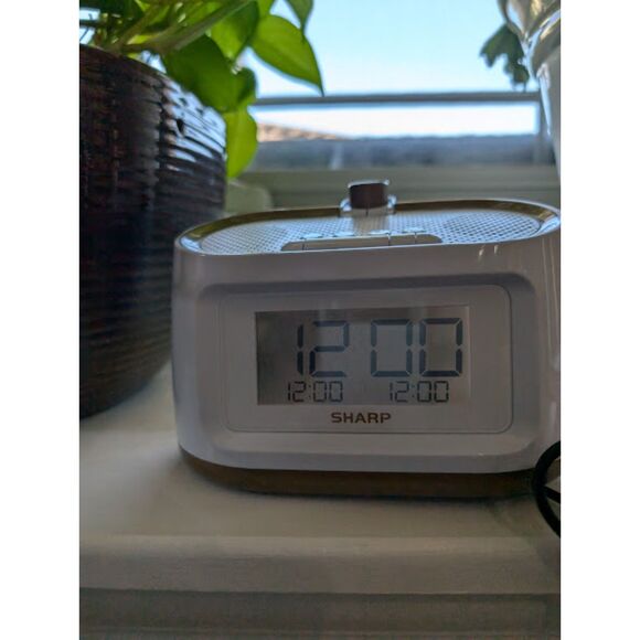 Sharp Alarm Clock - Picture 2 of 4